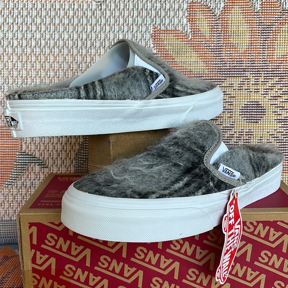 Vans WMNS Classic Slip-On Mule
(Soft Plaid Gray/True white
VN0A4P3U809
Sneakers - Picture 9 of 16